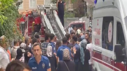 Küçükçekmece'de 5 katlı binada yangın: 1 kişi hayatını kaybetti