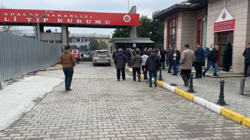 Bağcılar'da bir evde üç kişi ölü bulundu!