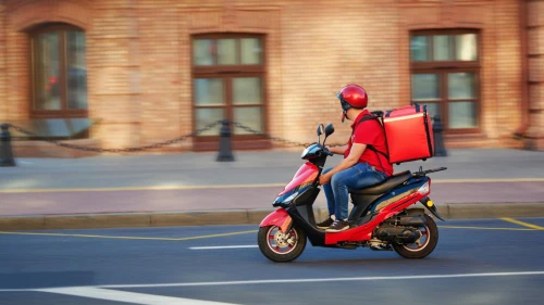 Hızlı ve emekli! Bakanlık kuryelerin sürücü belgesindeki yaş sınırını 69'a yükseltti