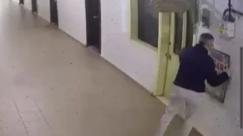 Bakırköy'de azimli hırsızlar duvarı deldi!