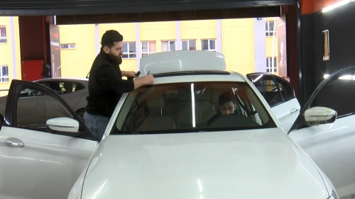 Modifiye araç satıcıyı bayılttı!