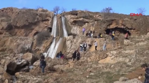 Mardin'de 'bereketin müjdeleyicisi' GAP Şelalesi, 2 yıl aradan sonra akmaya başladı