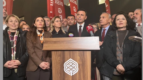 Bakırköy Belediyesi’ne operasyon gölgesinde dört belediye yönetiminden Yeni Parti’ye katılım