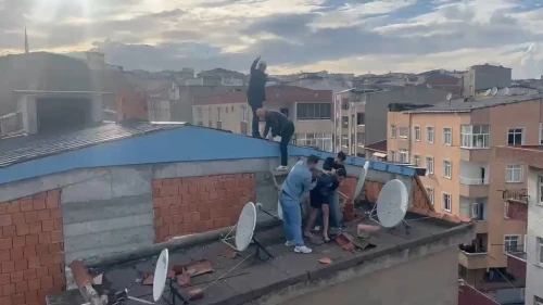 Esenler'de aranan şüpheli kaçmaya çalışırken çatıda yakalandı