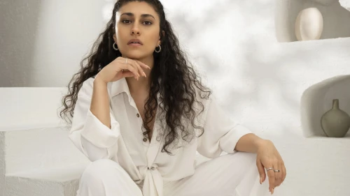 Elif Sanchez ödüle koşuyor