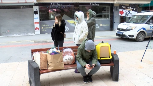 Küçükçekmece'de vatandaş dışarıda kaldı