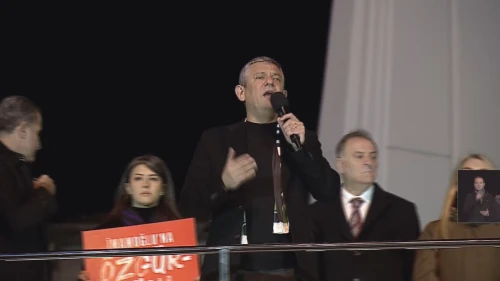 Özgür Özel Bakırköy'de konuştu