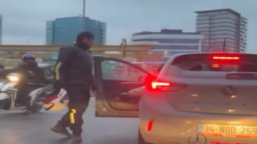 Pendik'te tartıştığı sürücüyü kolundan tutup otomobilden indirmeye çalıştı