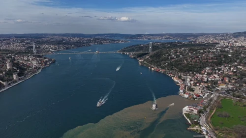 Sağanak sonrası İstanbul Boğazı’ndaki renk değişimi havadan görüntülendi