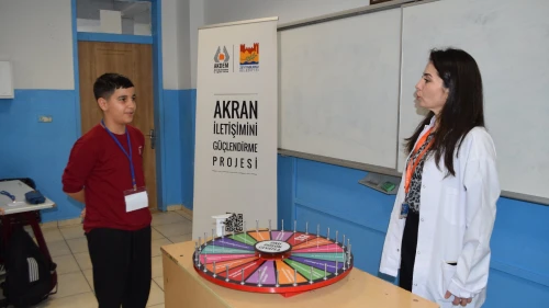 Zeytinburnu'nda 3 bin öğrenciye akran desteği