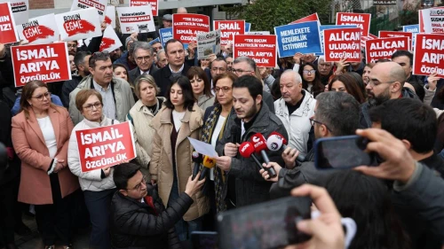 Gazetecileri yalnız bırakmayın