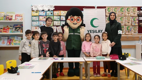 Yeşilay'dan okullarda 'bağımlılıklara karşı mücadele' dersi