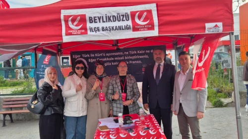 Yeniden Refah Partisi Beylikdüzü'nde imza topluyor