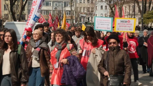 Öğretmenlerin mücadelesi sürüyor