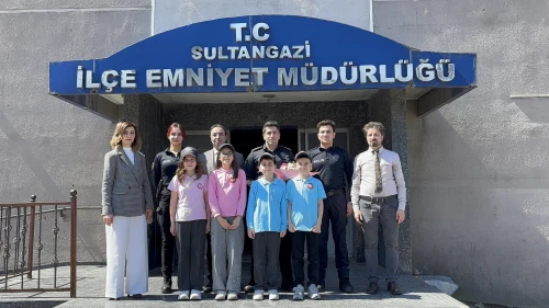 Öğrencilerden Sultangazi İlçe Emniyet Müdürlüğü'ne ziyaret