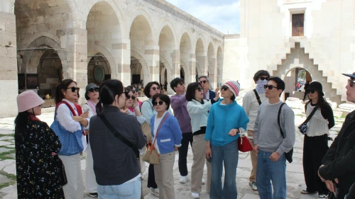 Turistler, Türk dizilerinden etkilenip Sultanhanı'na geliyor