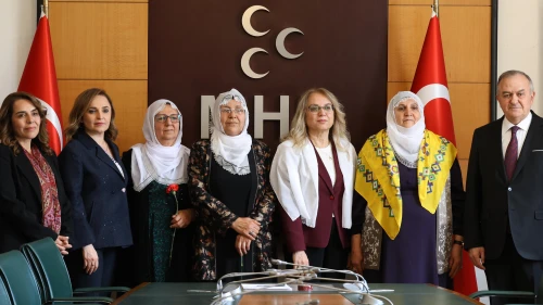 Barış Anneleri'nden MHP'ye ziyaret