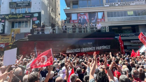 Özgür Özel: Derhal kurultay yapın, partiyi seçilmiş bir genel başkana kavuşturun