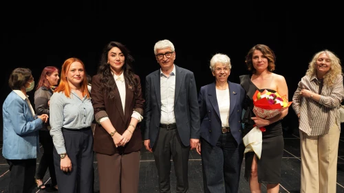 Avcılar’da duygu dolu program; “Sessiz Annelerin Sesi” oldular