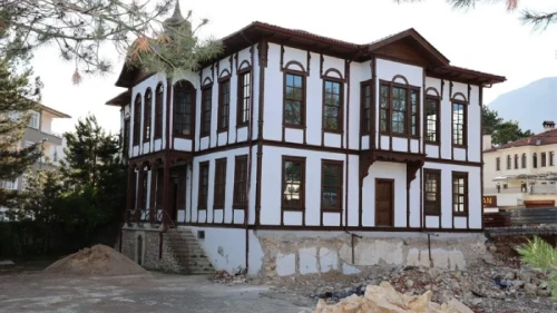 Tarihi okulların akıbeti belirsiz