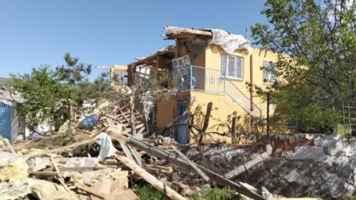 Geçmiş olsun Çorum! Çorum'da hortum yıktı geçti; 2 yaralı