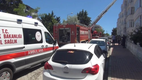 Silivri'de 4 katlı binanın çatısında yangın!