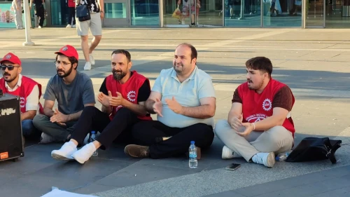 AVM önünde eylem başlattı