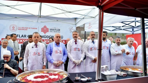 Mısır Çarşısı'nda 20 bin kişiye aşure ikramı