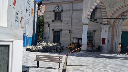 Beylikdüzü Fatih Sultan Mehmet Camii'nde merak uyandıran mermer değişimi!