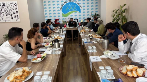 Esenyurt Gençliği siyasi çatışmaları geride bırakarak ortak masa etrafında buluştu
