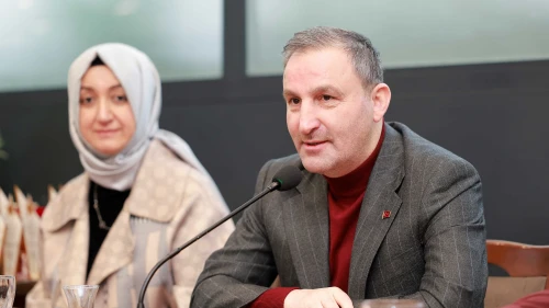 Sultanbeyli'de üniversiteyi kazanan öğrencilere başarı ödülü