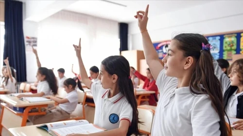 Okul zili çalmadan cep yandı