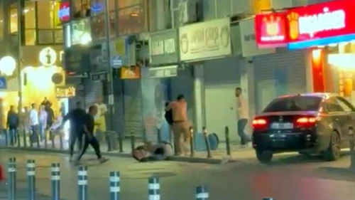 Avcılar'da iki grup arasındaki sandalyeli kavgayı çevredekiler ayırdı