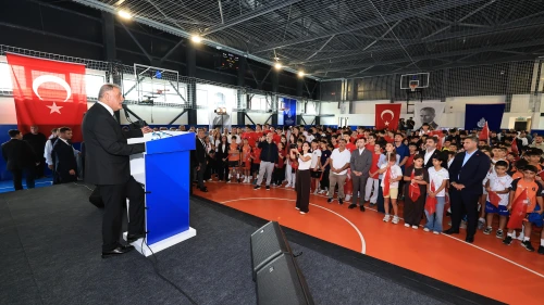 İBB okullardaki spor alanlarını yeniliyor