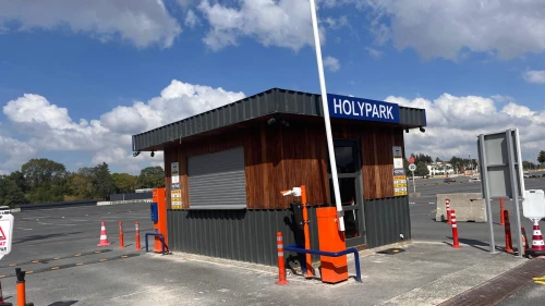 Kamu hizmetine otopark duvarı!