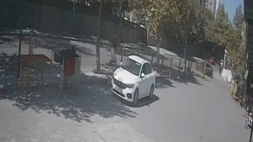 Silivri’de otomobilin çarptığı skuterin sürücüsü yaralandı