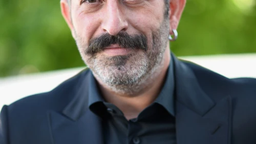 Cem Yılmaz: TÜRKİYE’NİN KAHKAHA HAFIZASI