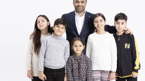 Bağcılar öğrencilerin yanında
