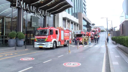 Üsküdar’da alışveriş merkezinde çıkan yangın söndürüldü