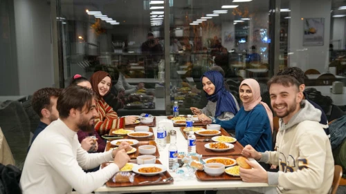 Öğrencilere ücretsiz yemek
