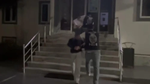 Arnavutköy'de aracı ateşe veren 2 şüpheli yakalandı
