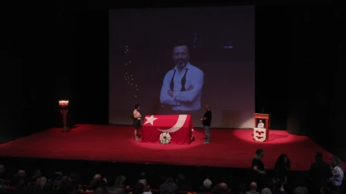 Serhat Kılıç için Harbiye Muhsin Ertuğrul Sahnesi'nde anma töreni yapıldı