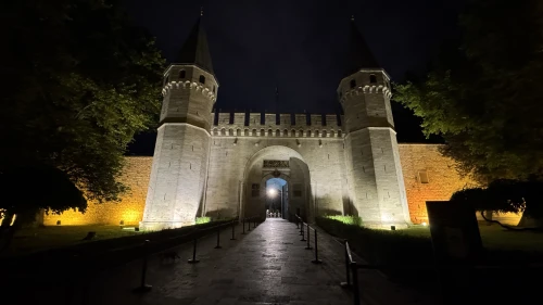 Topkapı Sarayı gece başka güzel
