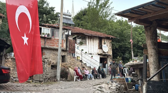 4 ile şehit ateşi düştü! Şehit evlerine Türk bayrakları asıldı