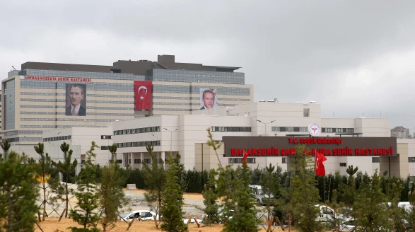 Bugün git 2028'de gel!