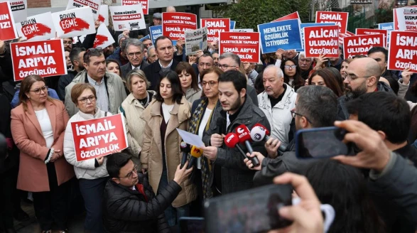 Gazetecileri yalnız bırakmayın