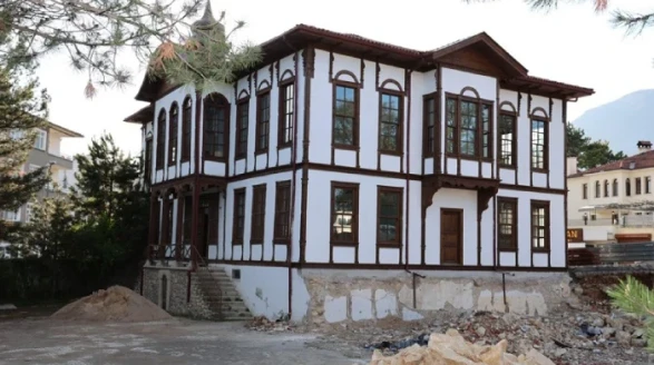 Tarihi okulların akıbeti belirsiz