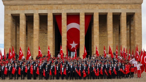 Anıtkabir'e akın ettiler