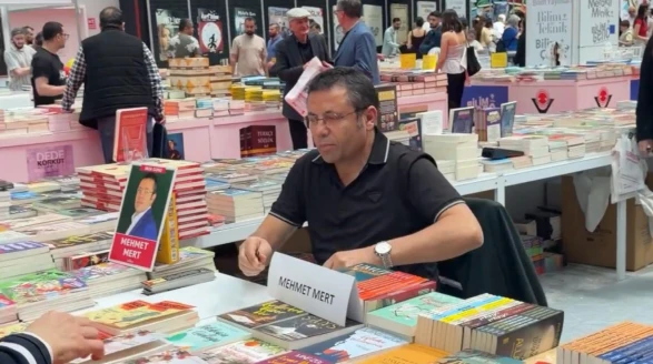 Gazeteci Mehmet Mert Eskişehir'de okurlarıyla buluştu