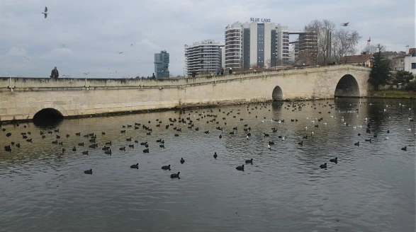 Taş köprü atıl kaldı